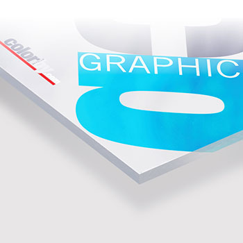 Stampa digitale con inchiostri ecologici Latex su pannelli in metacrilato estruso Plexi trasparente, in spessori da 3, 5 e 10mm. 
Di superficie lucida, il Plexi risulta elegante e stabile nei grandi formati; non ingiallisce e non si deteriora con il tempo ed è quindi adatto sia ad ambienti interni che esterni.
Può essere sagomato tramite fresatura per ottenere la sagoma voluta o fori per incastri etc.
A richiesta possono essere forniti altri formati e spessori.
